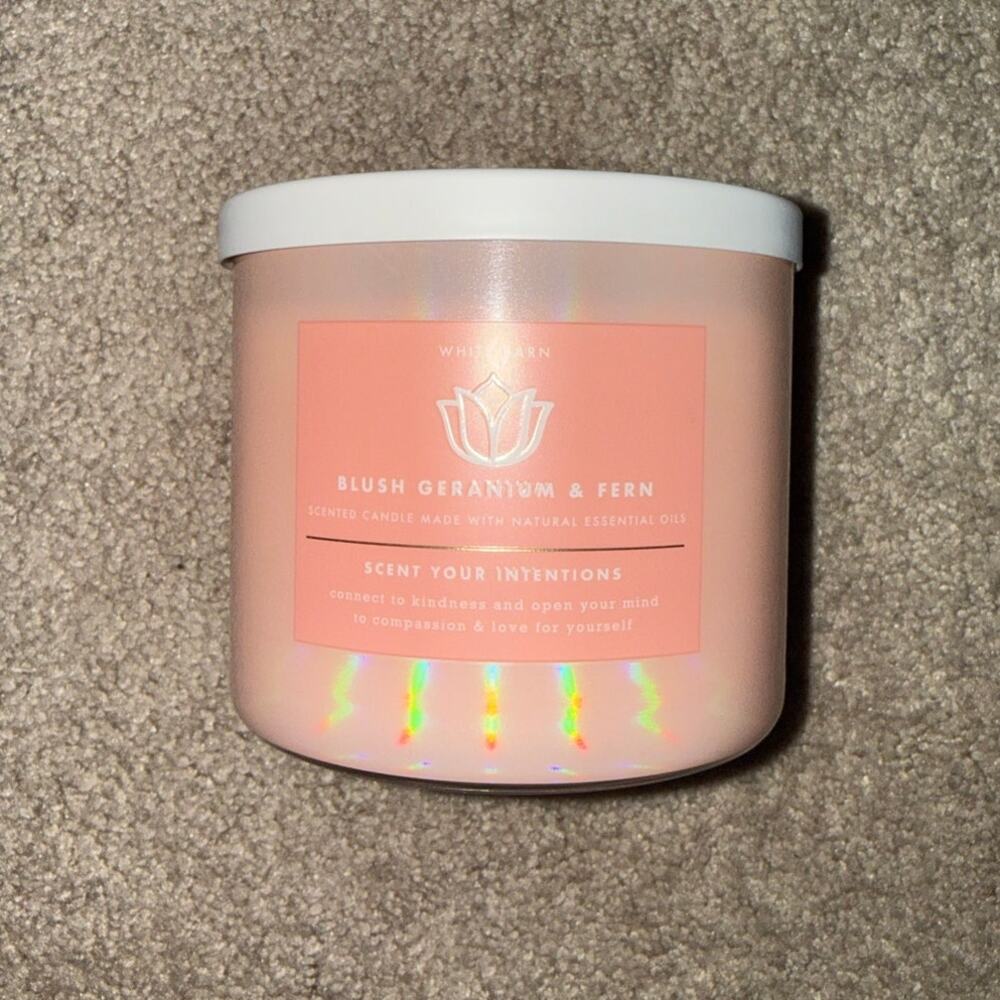 New Bath & Body Works White Barn Blush Geranium and Fern 3 Wick Candle - Picture 5 of 5